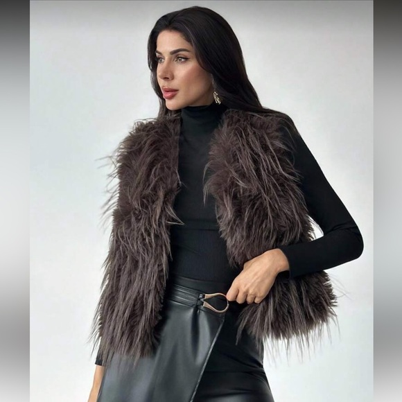 Luxury Vintage-Inspired Chocolate Brown Faux Fur Vest | Old Money Aesthetic - Picture 3 of 7